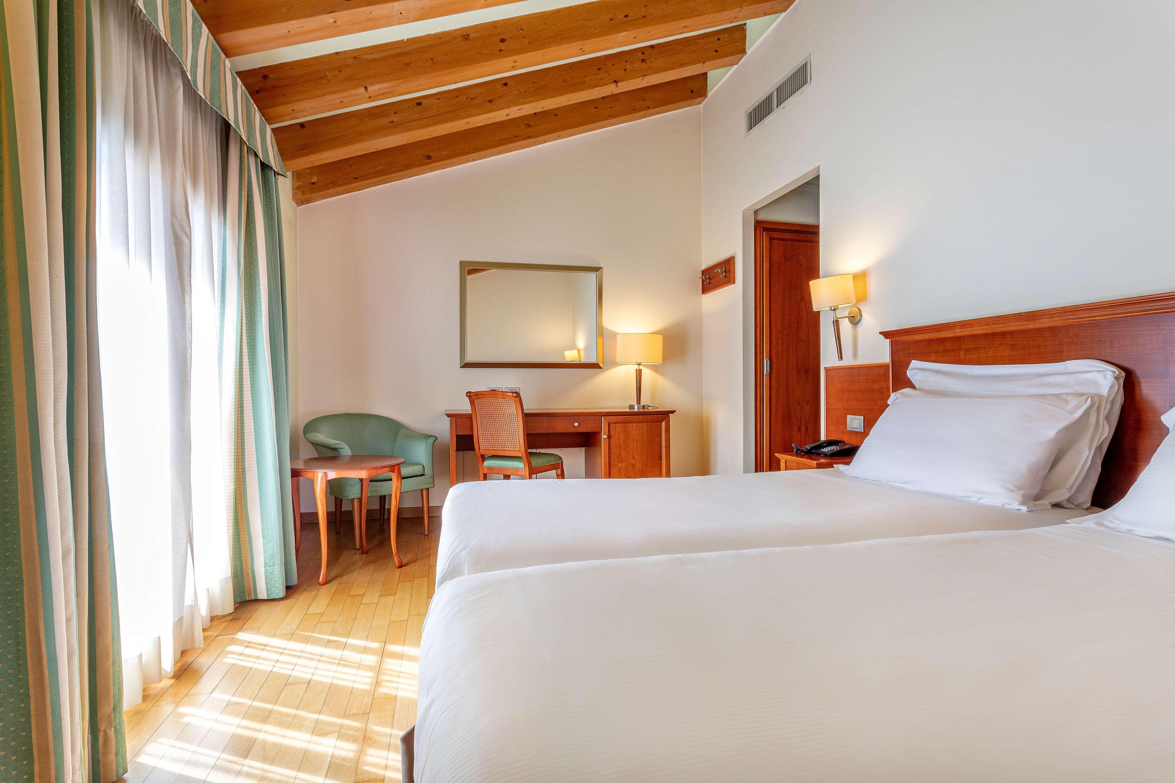 Best Western Titian Inn Hotel Treviso Silea Exteriör bild