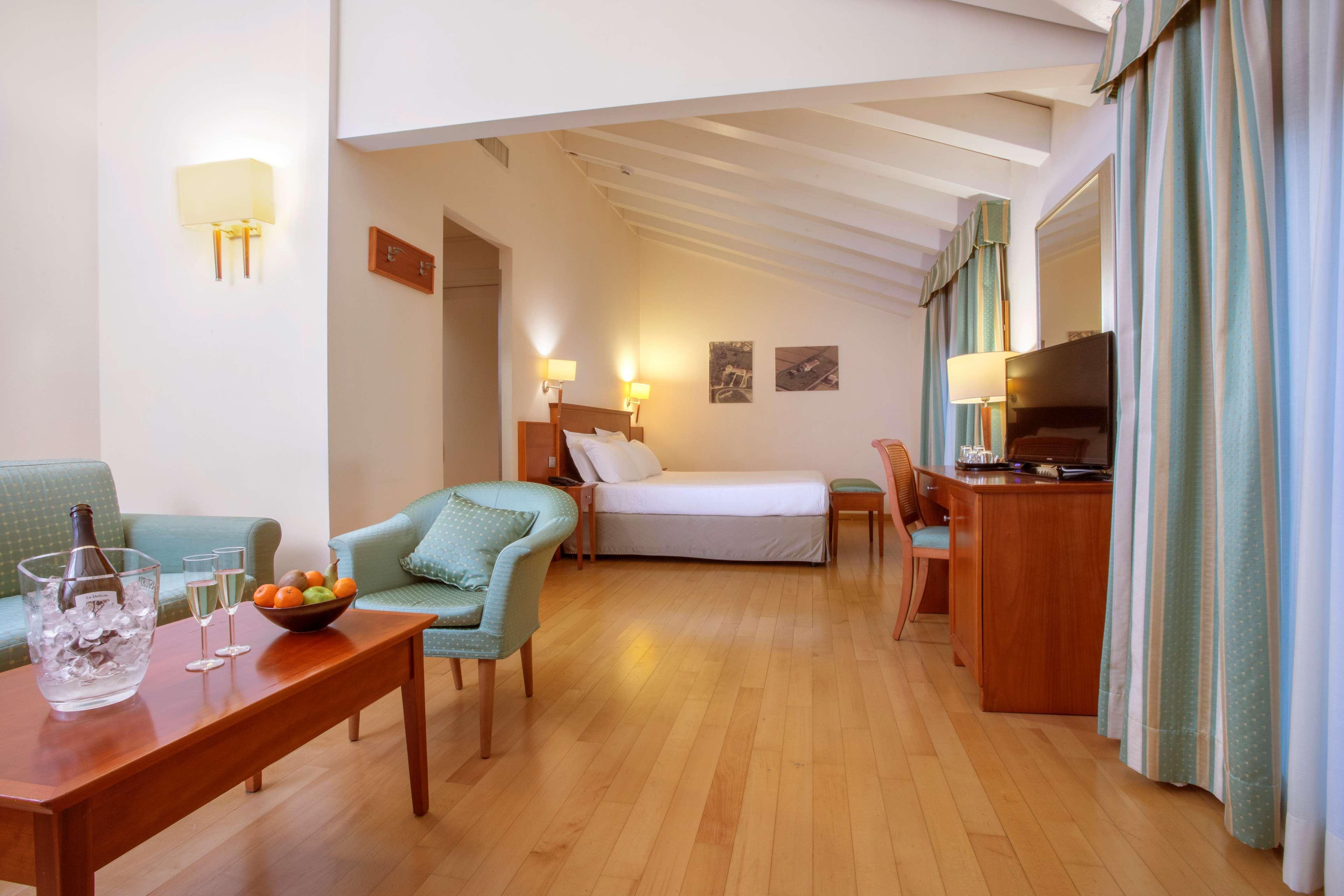 Best Western Titian Inn Hotel Treviso Silea Exteriör bild